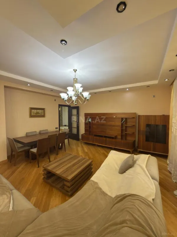 Satılır 4 otaqlı mənzil 165 m²
