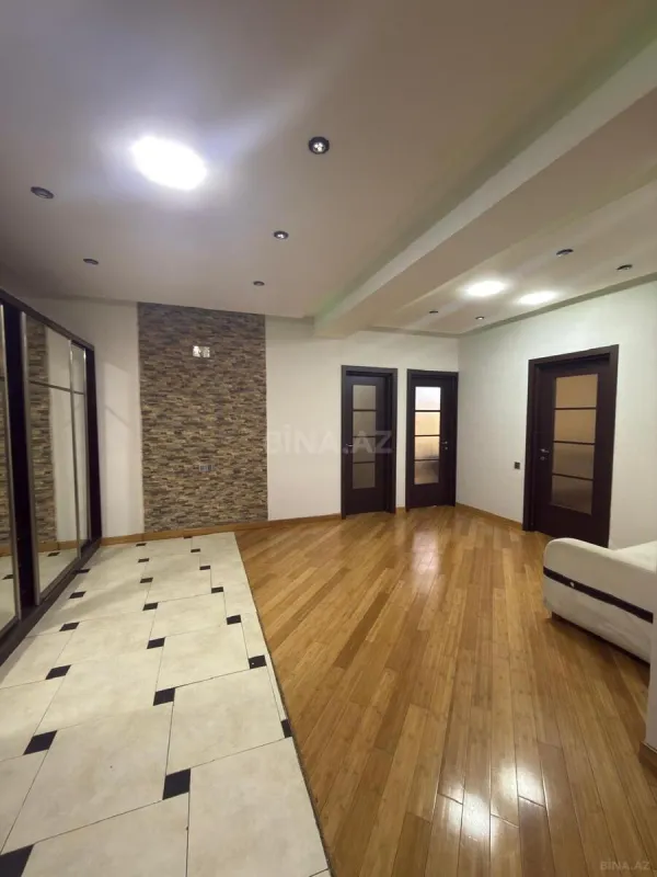 Satılır 4 otaqlı mənzil 165 m²