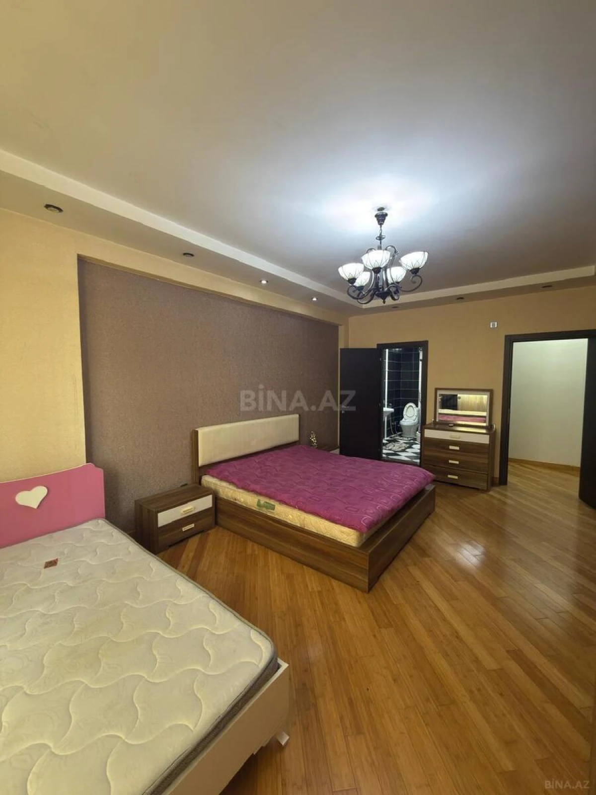 Satılır 4 otaqlı mənzil 165 m²