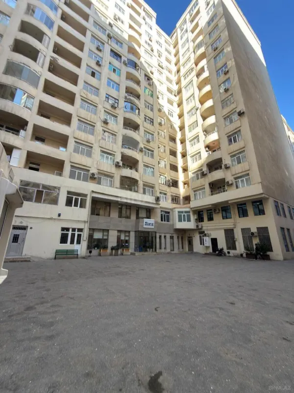 Satılır 4 otaqlı mənzil 165 m²