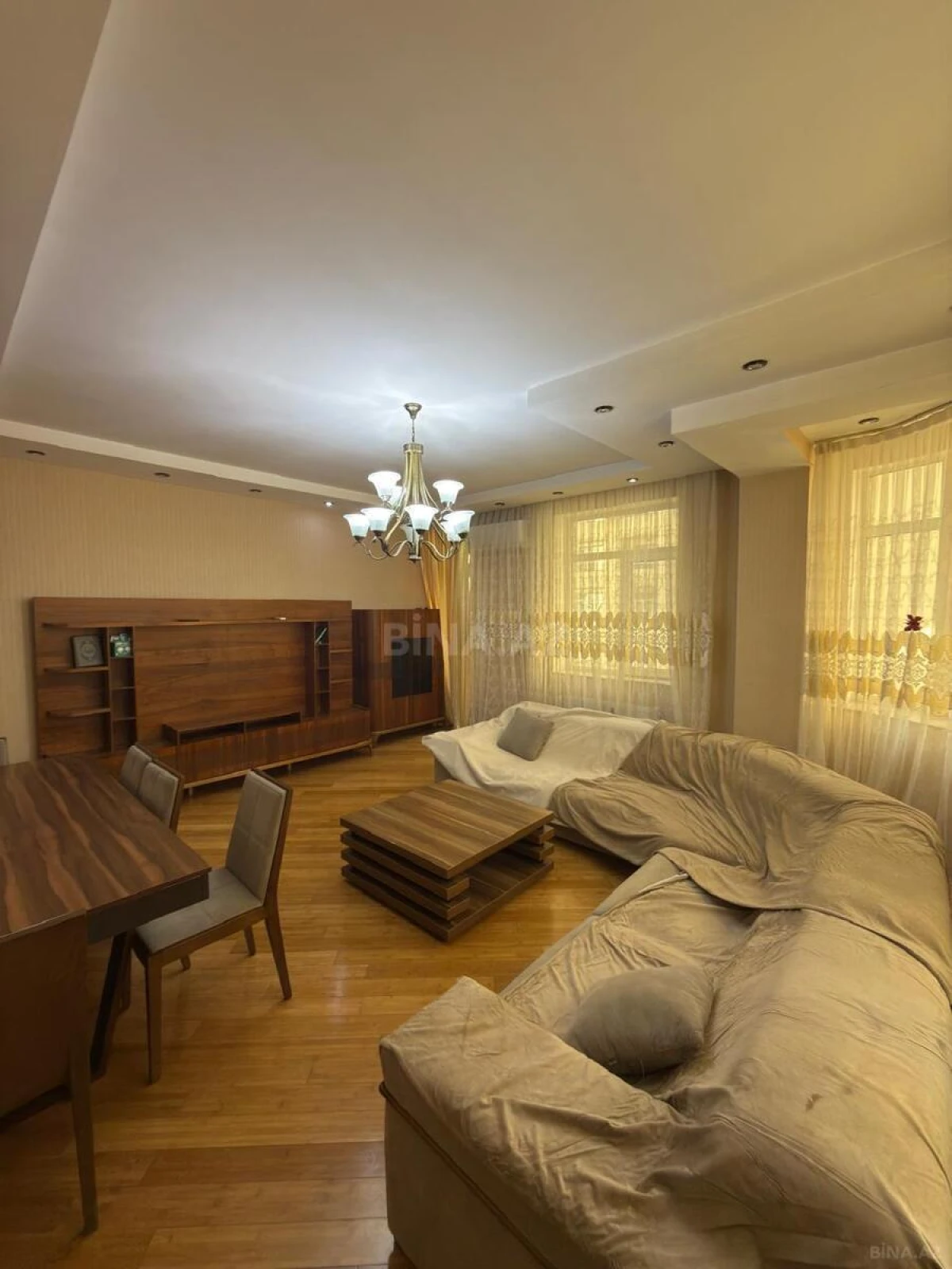 Satılır 4 otaqlı mənzil 165 m²