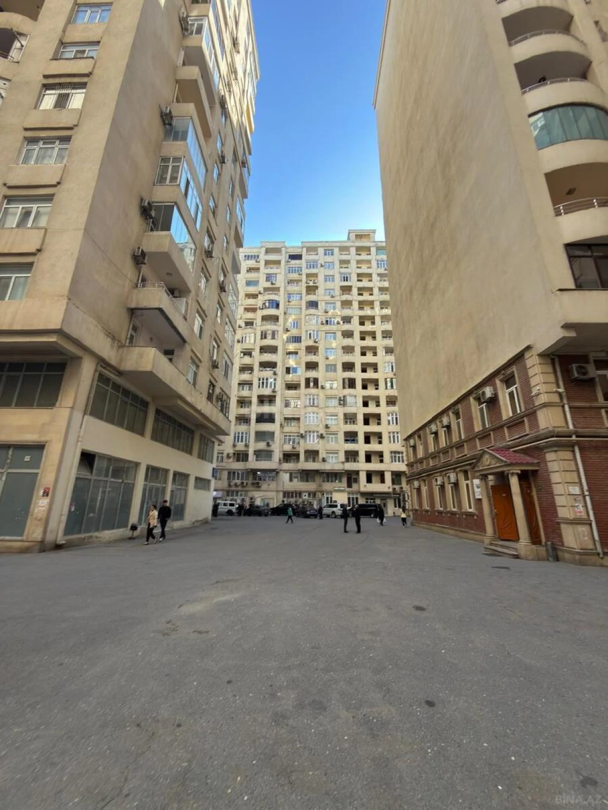 Satılır 4 otaqlı mənzil 165 m²