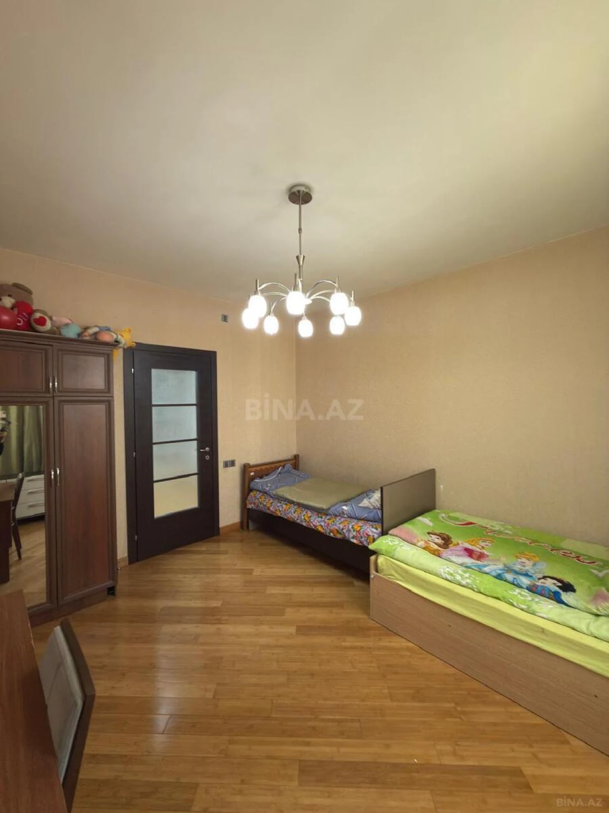 Satılır 4 otaqlı mənzil 165 m²