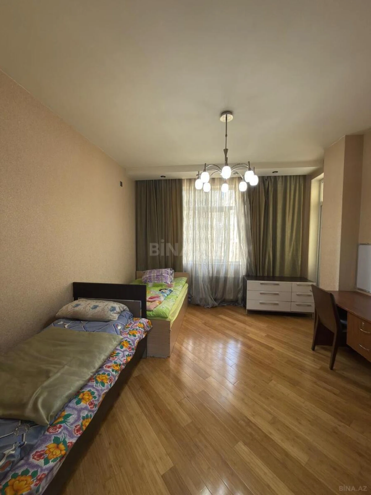 Satılır 4 otaqlı mənzil 165 m²