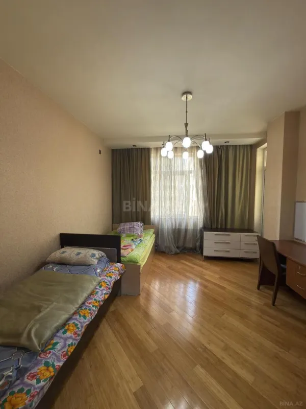 Satılır 4 otaqlı mənzil 165 m²