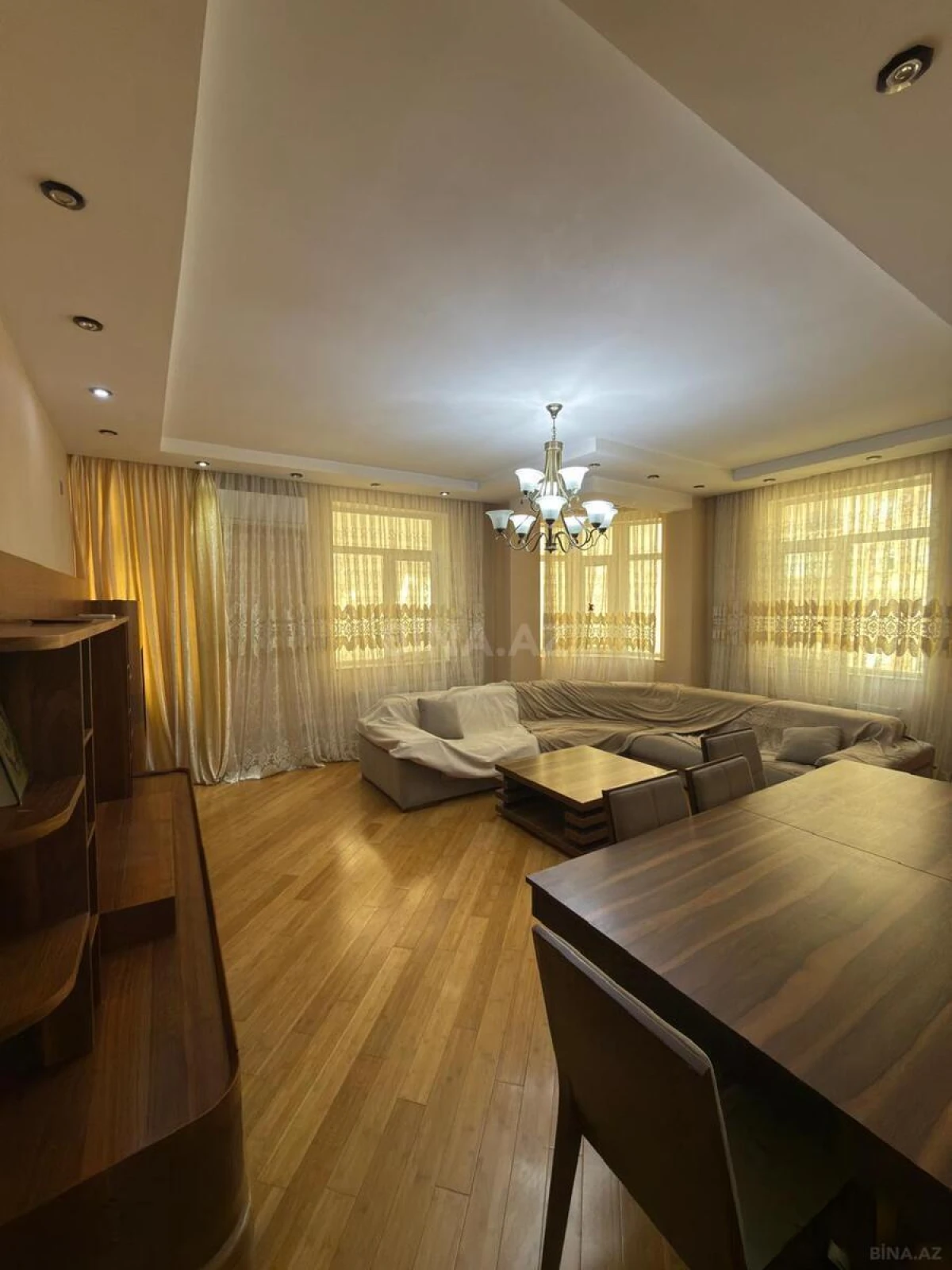 Satılır 4 otaqlı mənzil 165 m²