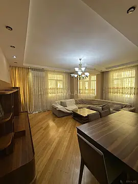 Satılır 4 otaqlı mənzil 165 m²