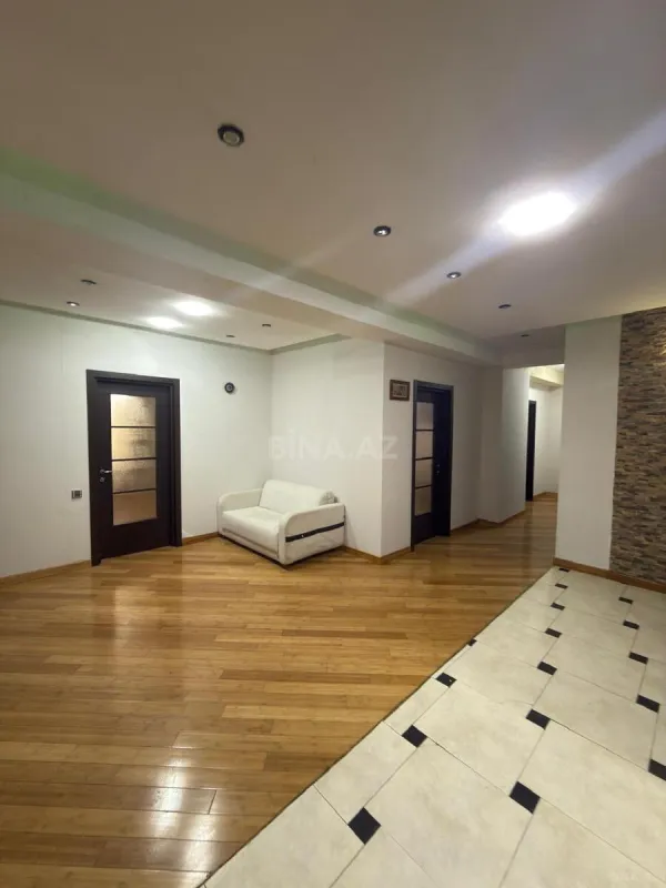 Satılır 4 otaqlı mənzil 165 m²