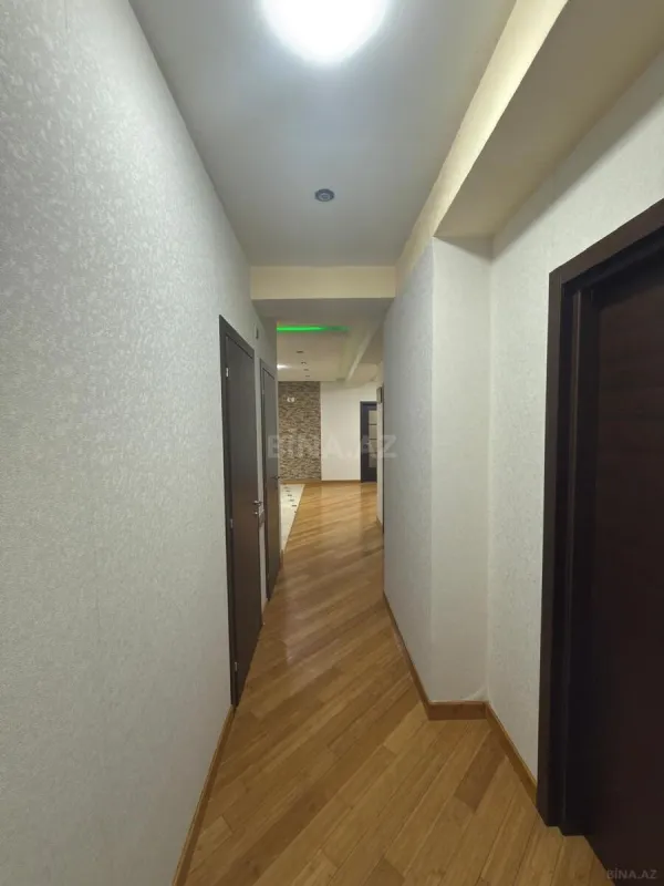 Satılır 4 otaqlı mənzil 165 m²