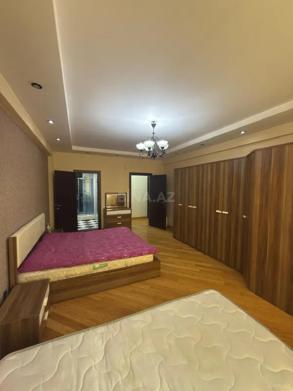 Satılır 4 otaqlı mənzil 165 m²