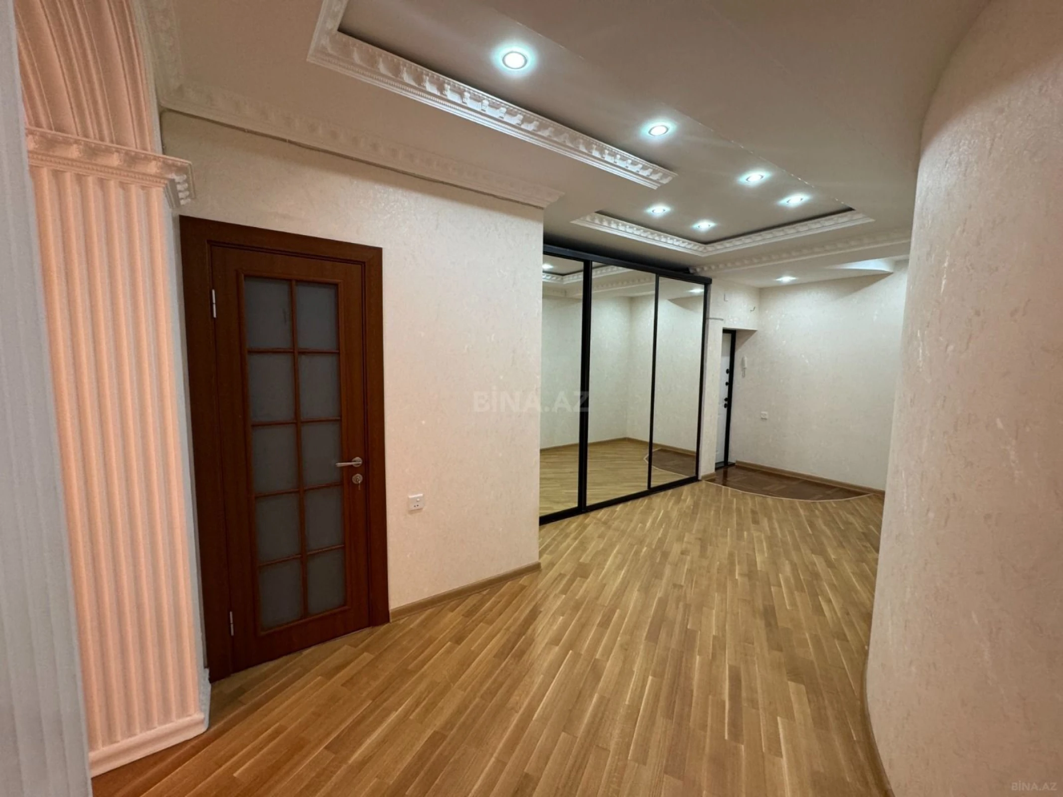 Kirayə verilir 3 otaqlı mənzil 200 m²