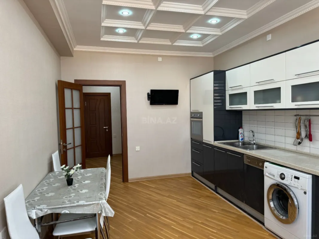 Kirayə verilir 3 otaqlı mənzil 200 m²