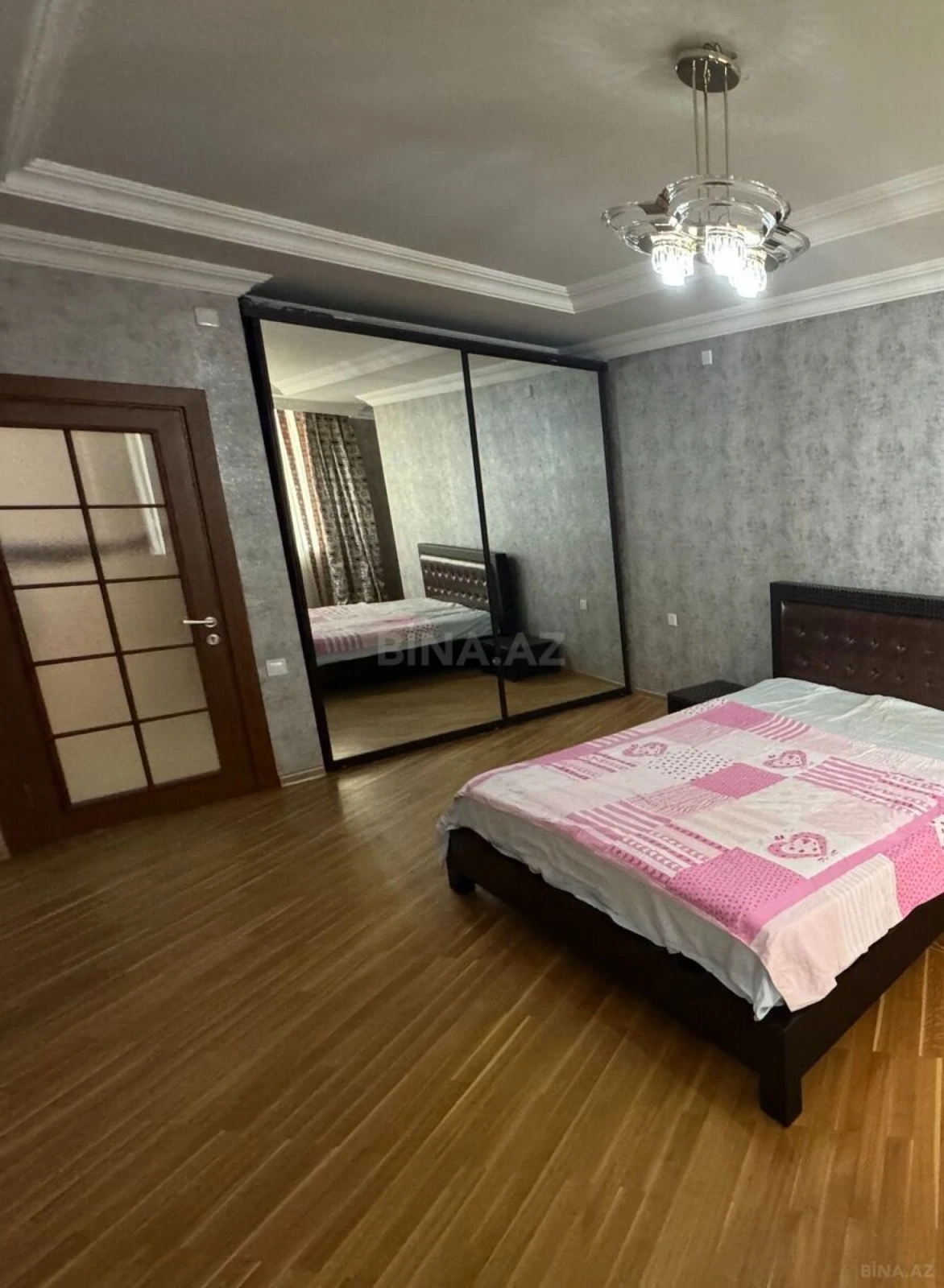 Kirayə verilir 3 otaqlı mənzil 200 m²