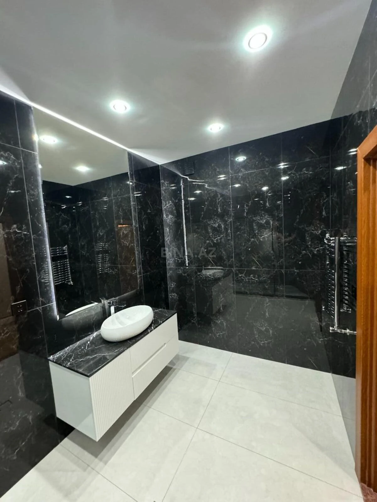 Kirayə verilir 3 otaqlı mənzil 200 m²