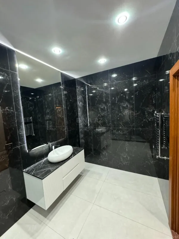 Kirayə verilir 3 otaqlı mənzil 200 m²