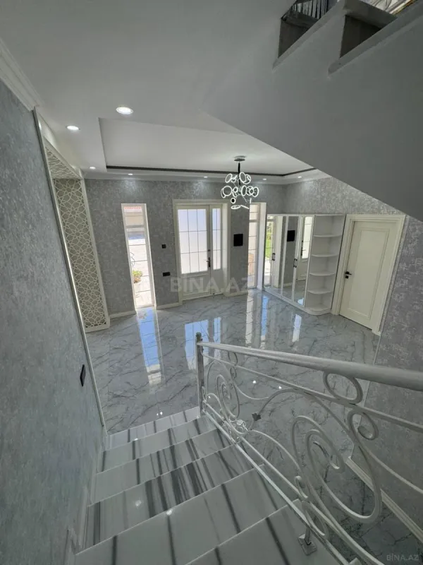 Satılır 6 otaqlı həyət evi 300 m²