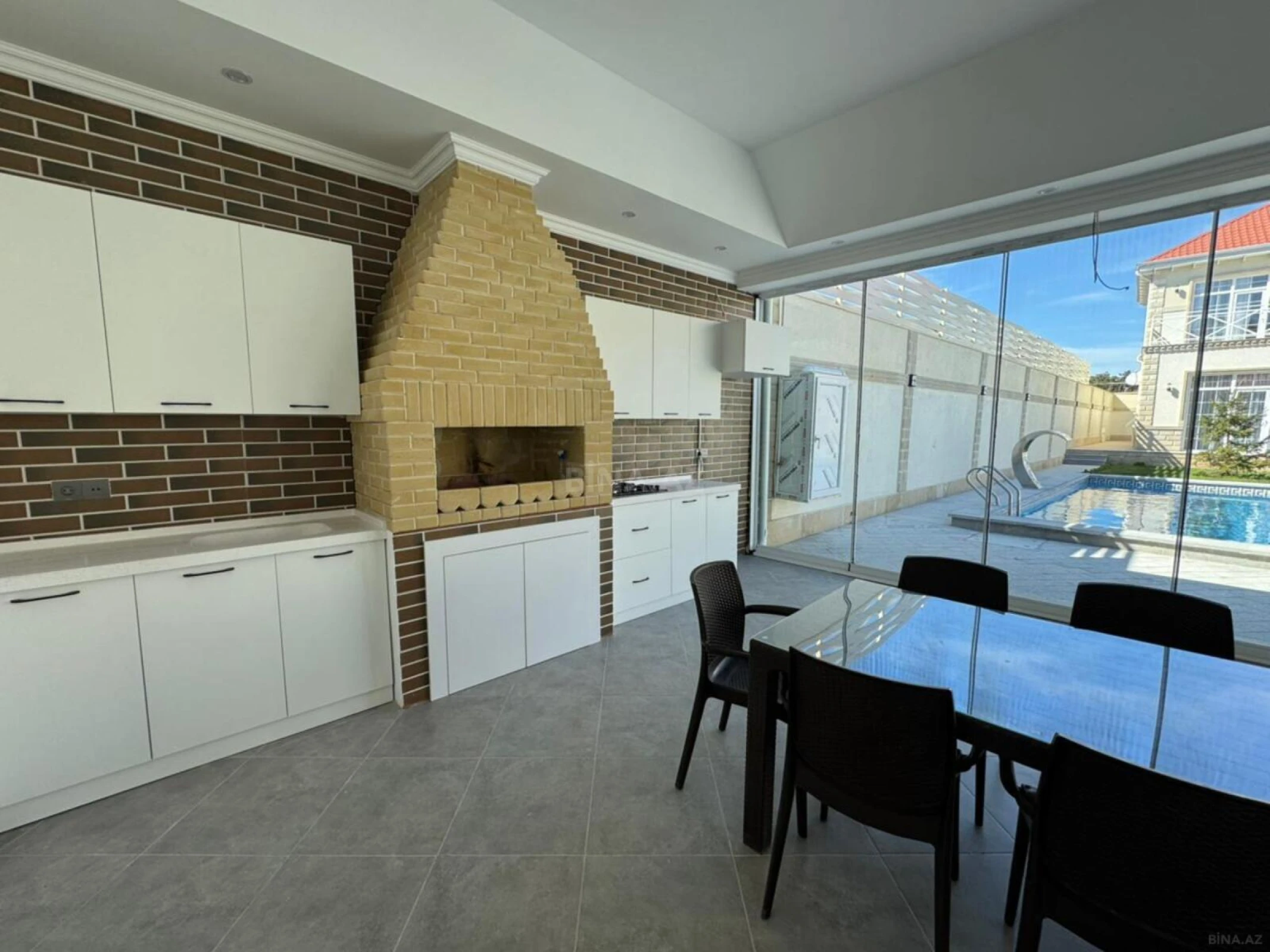 Satılır 6 otaqlı həyət evi 300 m²