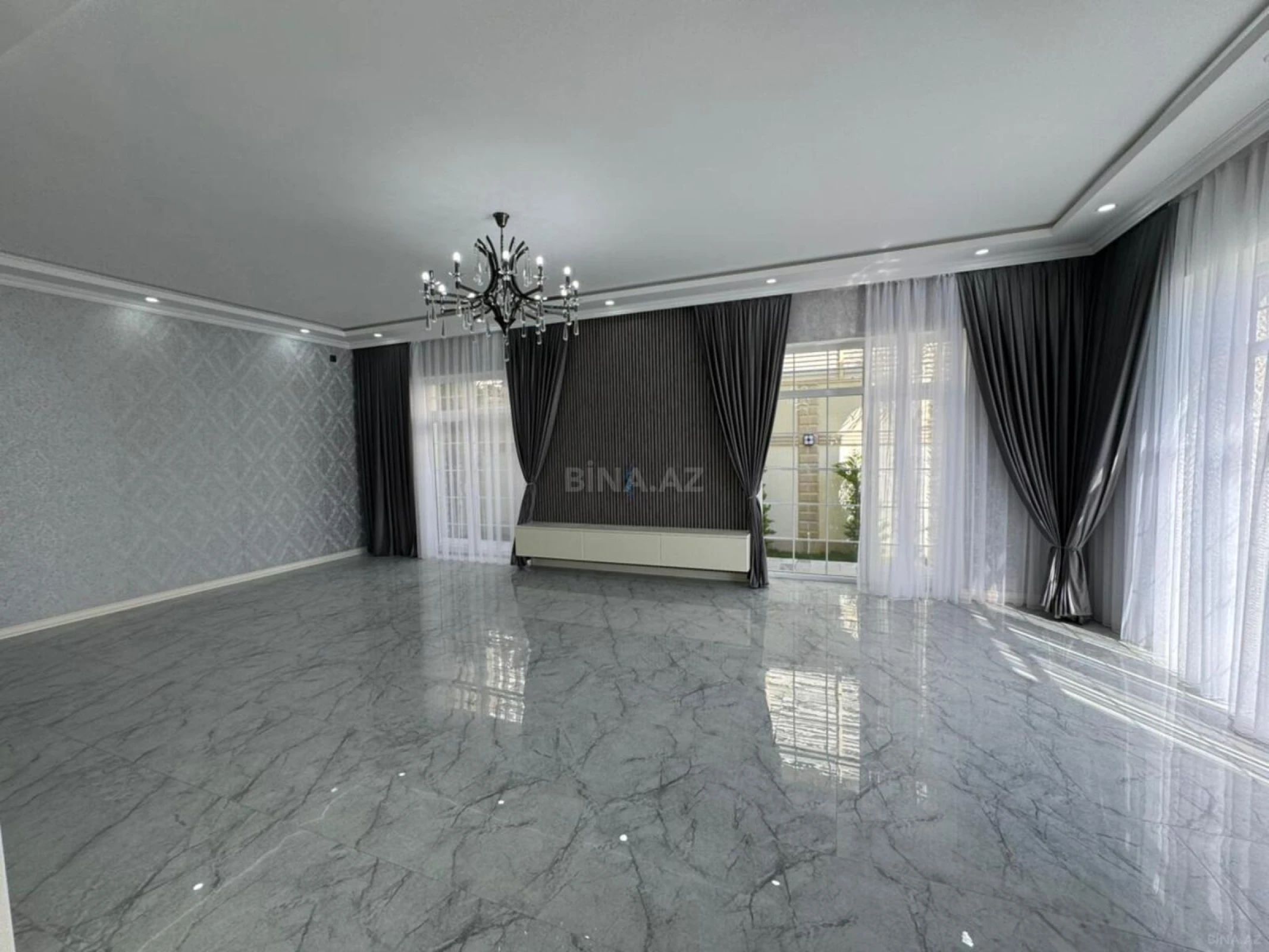 Satılır 6 otaqlı həyət evi 300 m²