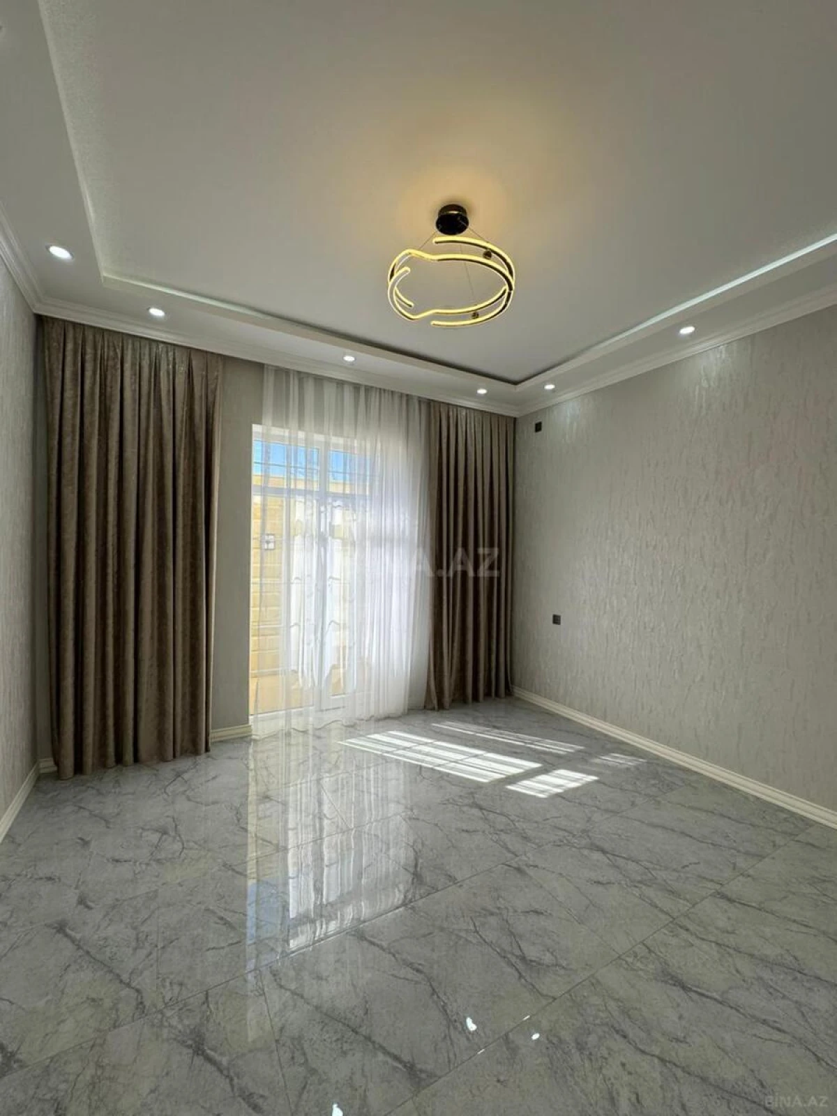 Satılır 6 otaqlı həyət evi 300 m²
