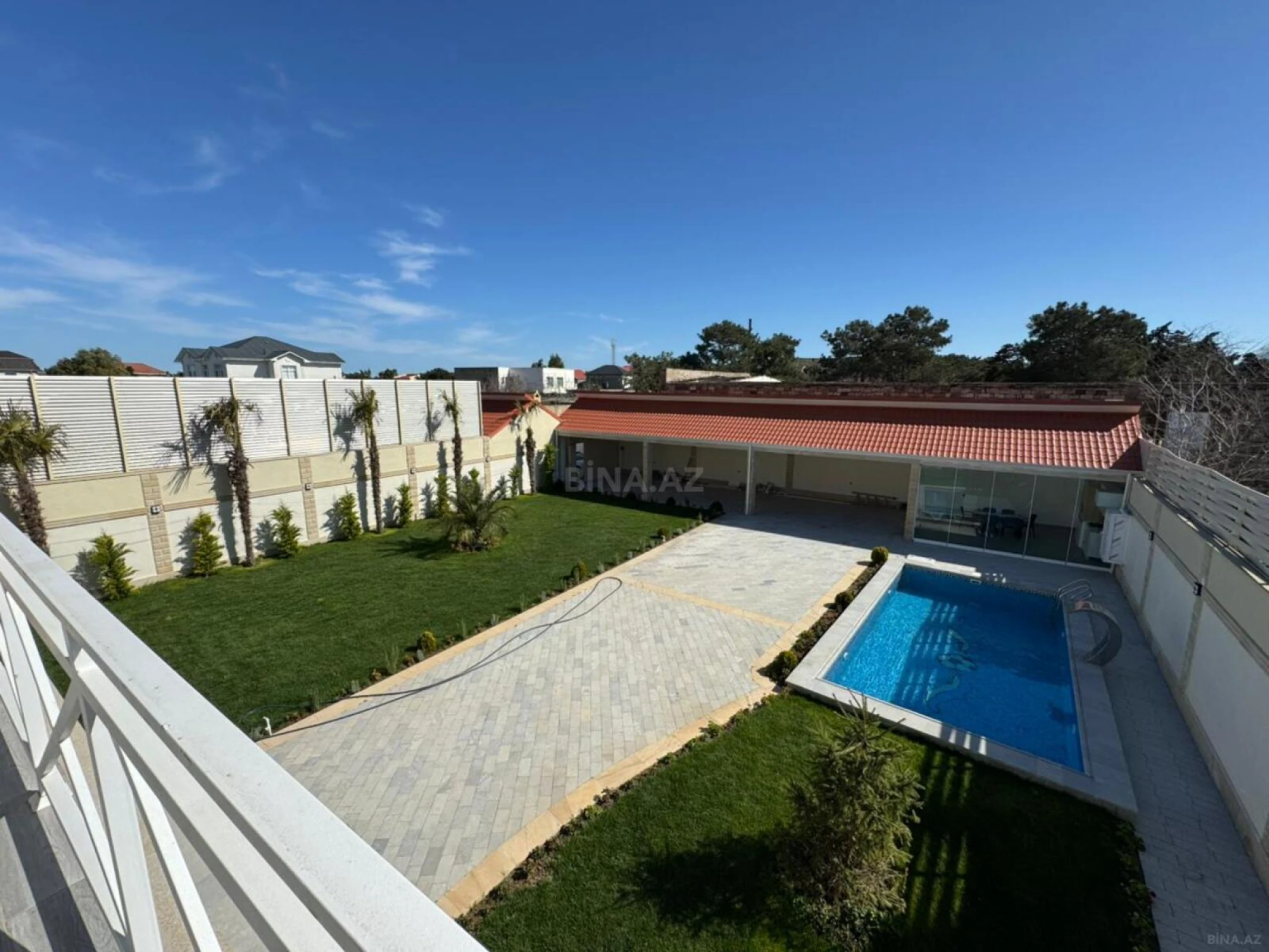 Satılır 6 otaqlı həyət evi 300 m²