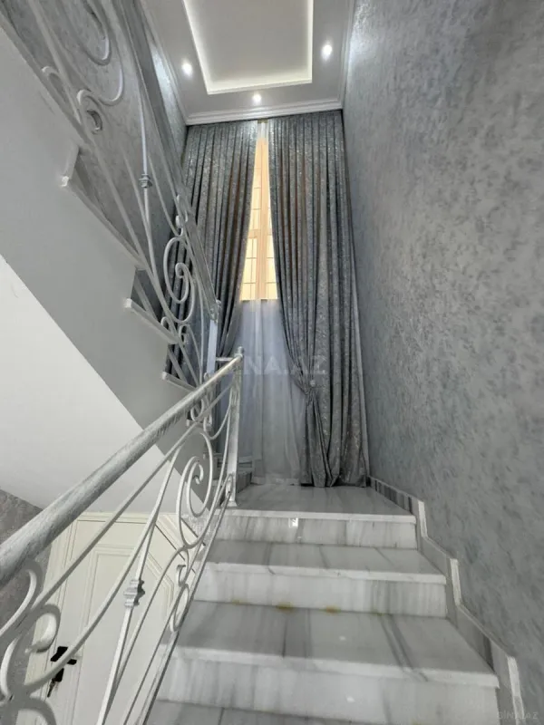 Satılır 6 otaqlı həyət evi 300 m²