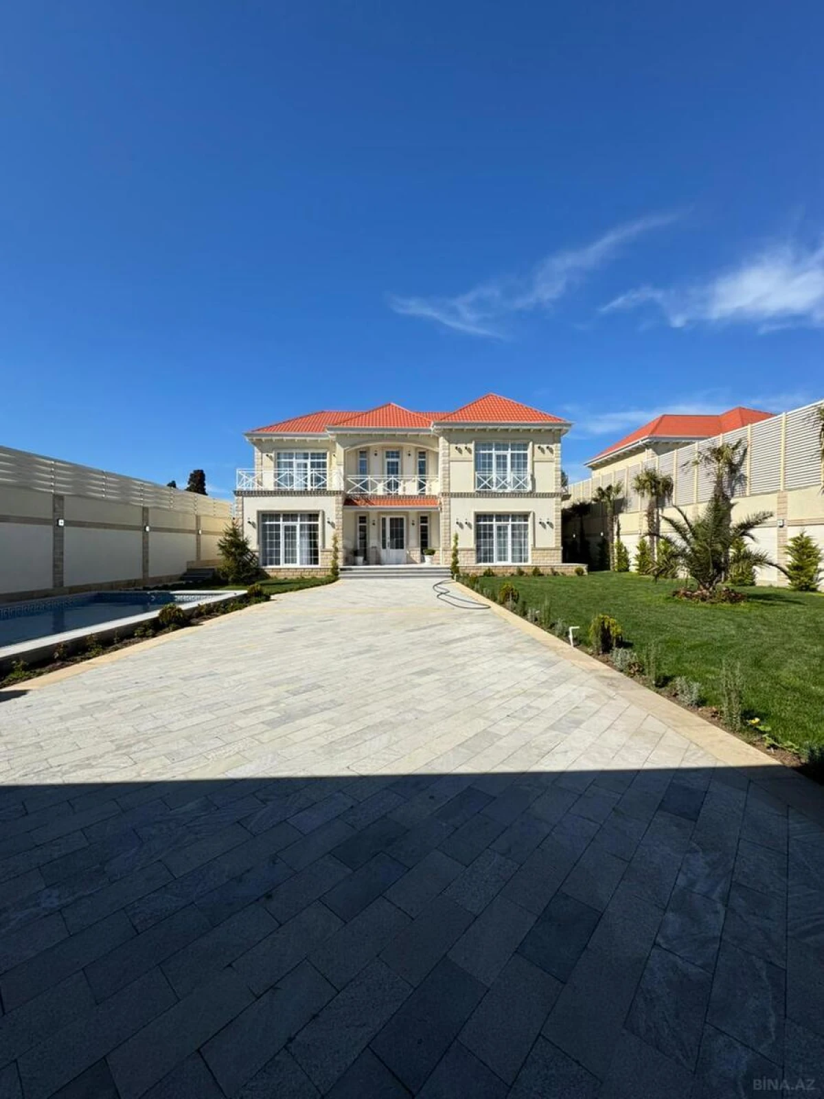 Satılır 6 otaqlı həyət evi 300 m²