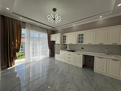 Satılır 6 otaqlı həyət evi 300 m²