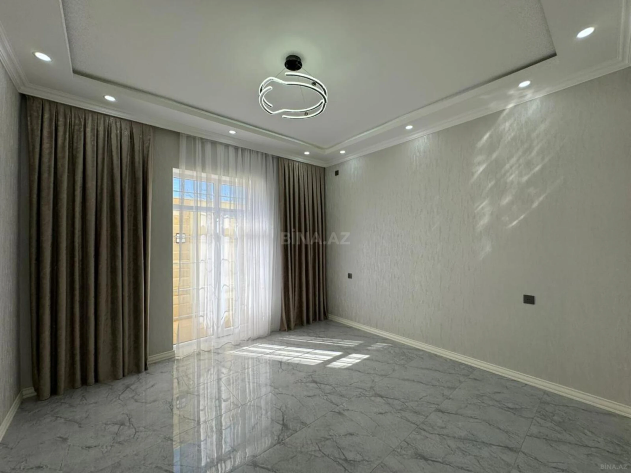 Satılır 6 otaqlı həyət evi 300 m²