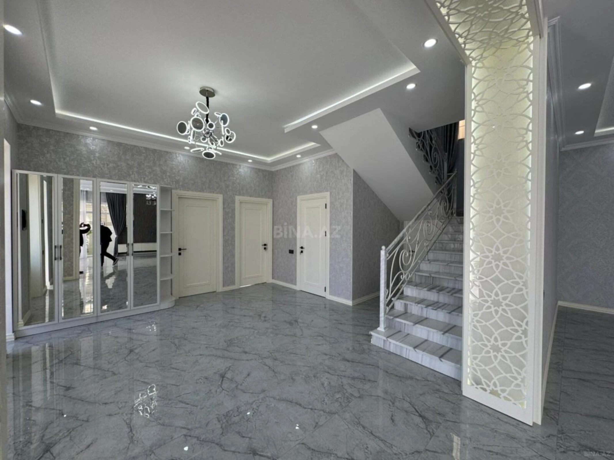 Satılır 6 otaqlı həyət evi 300 m²