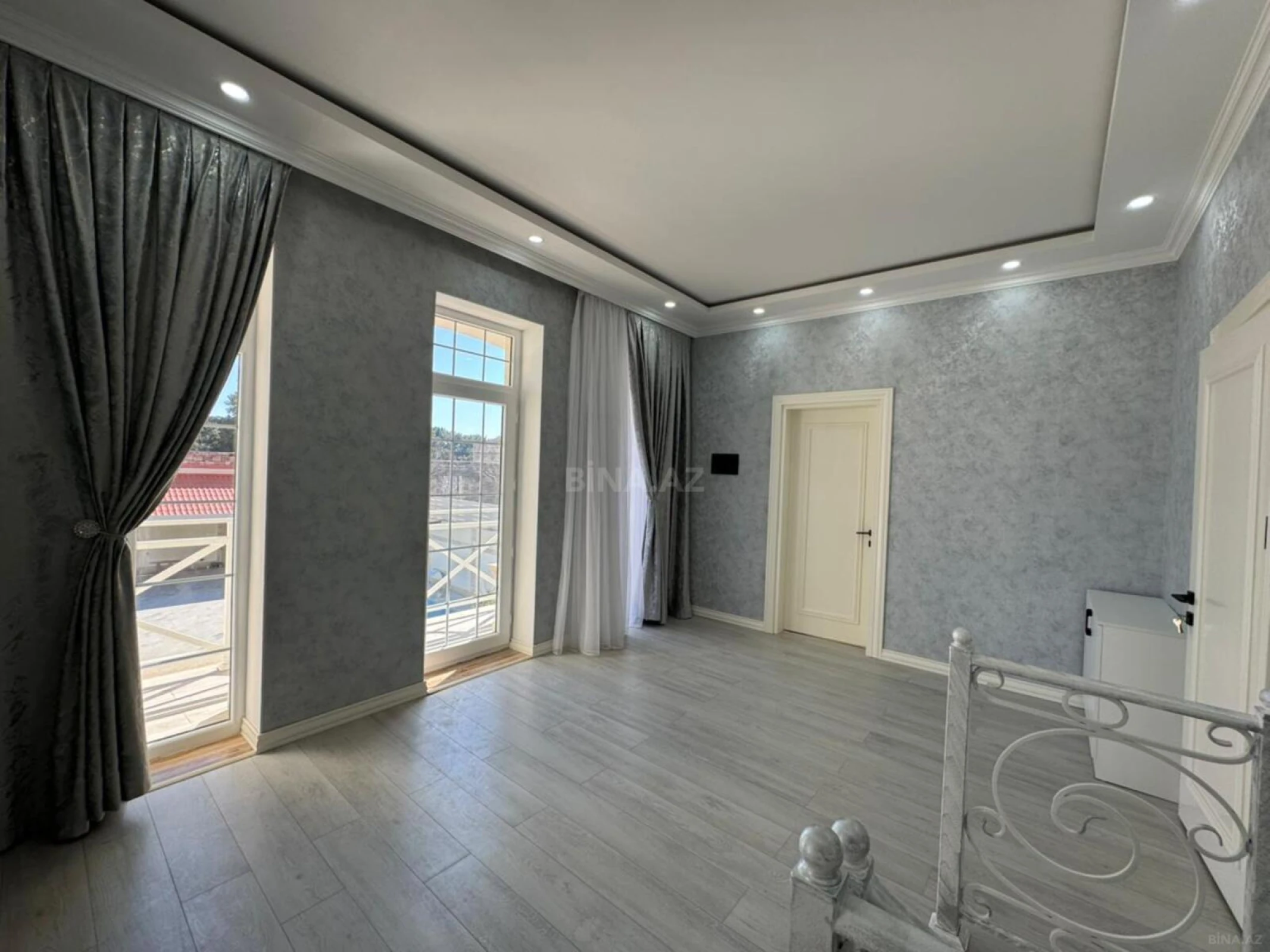 Satılır 6 otaqlı həyət evi 300 m²