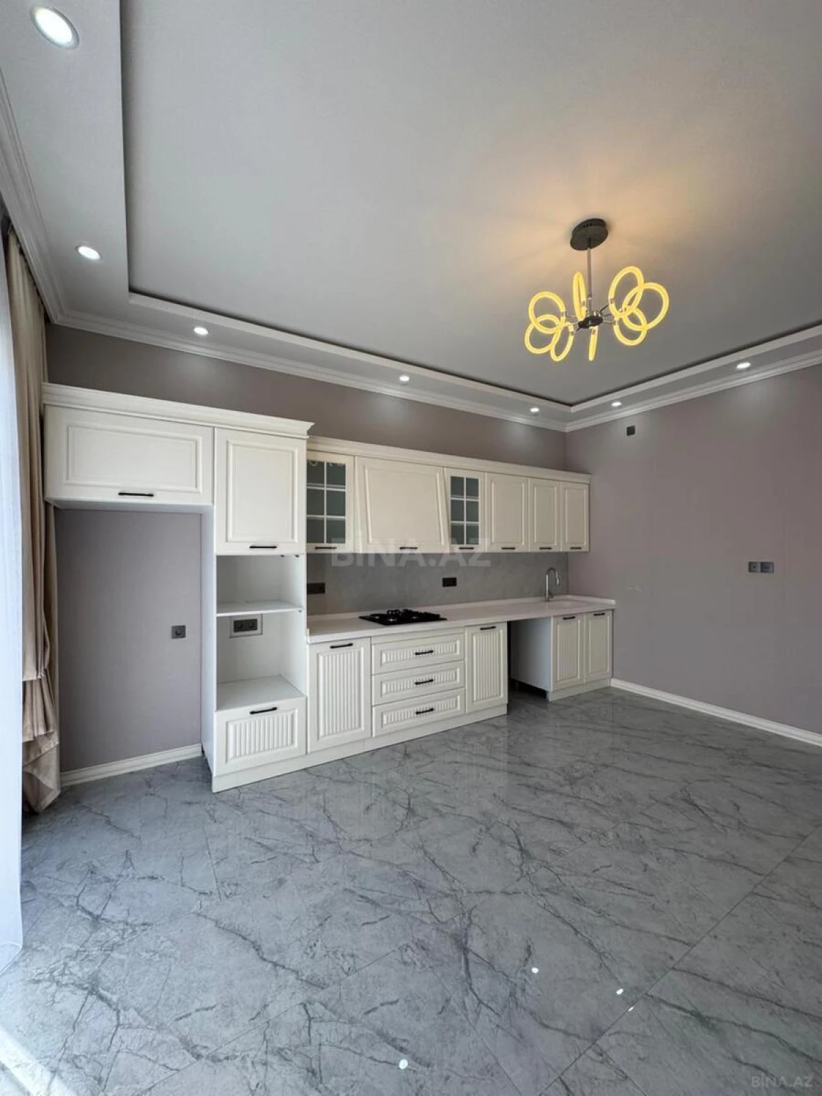 Satılır 6 otaqlı həyət evi 300 m²