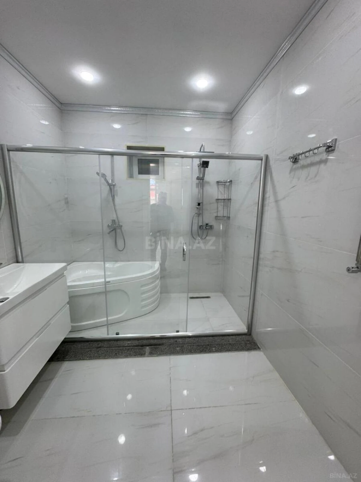Satılır 6 otaqlı həyət evi 300 m²
