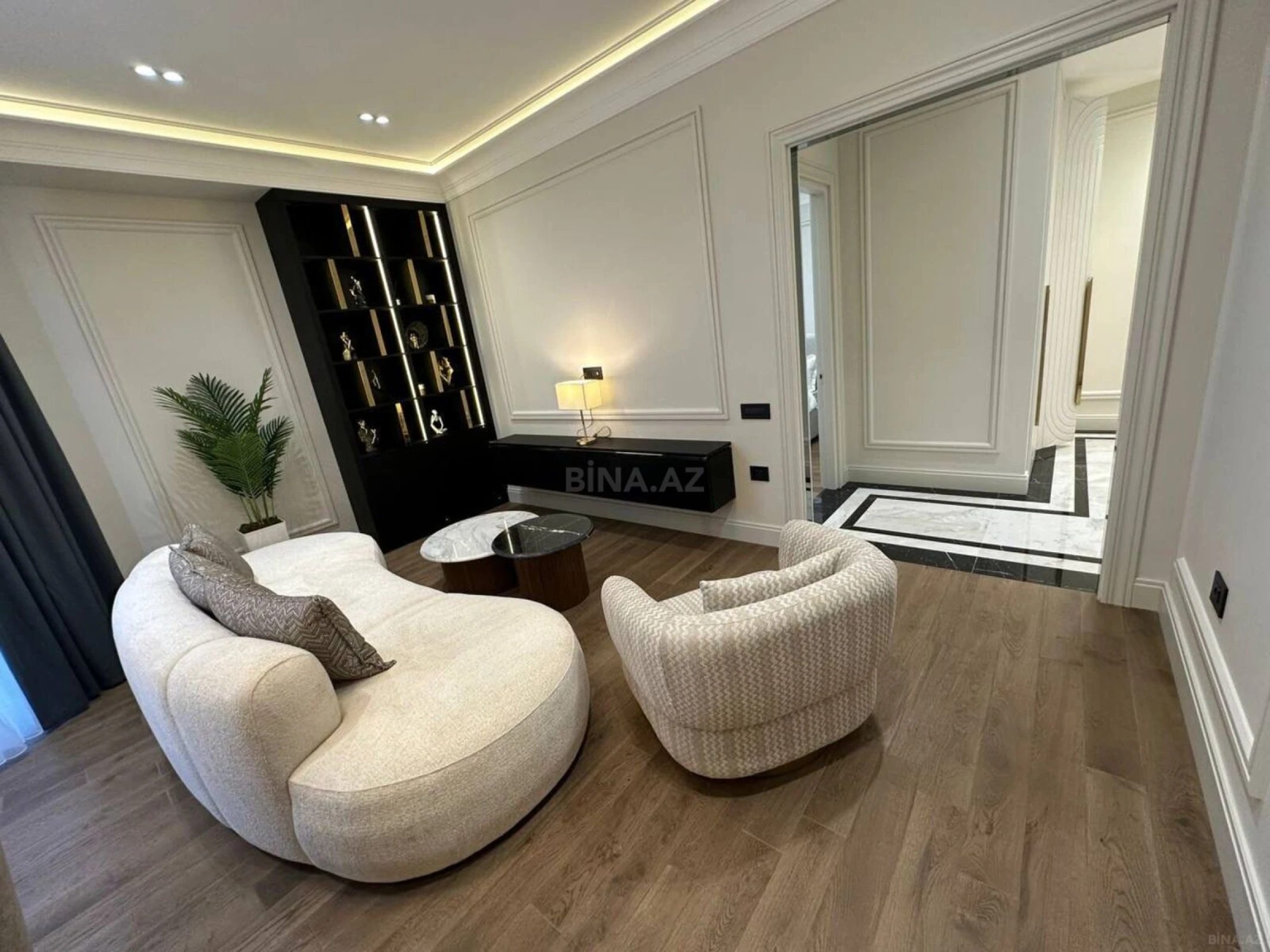 Satılır 3 otaqlı mənzil 124 m²