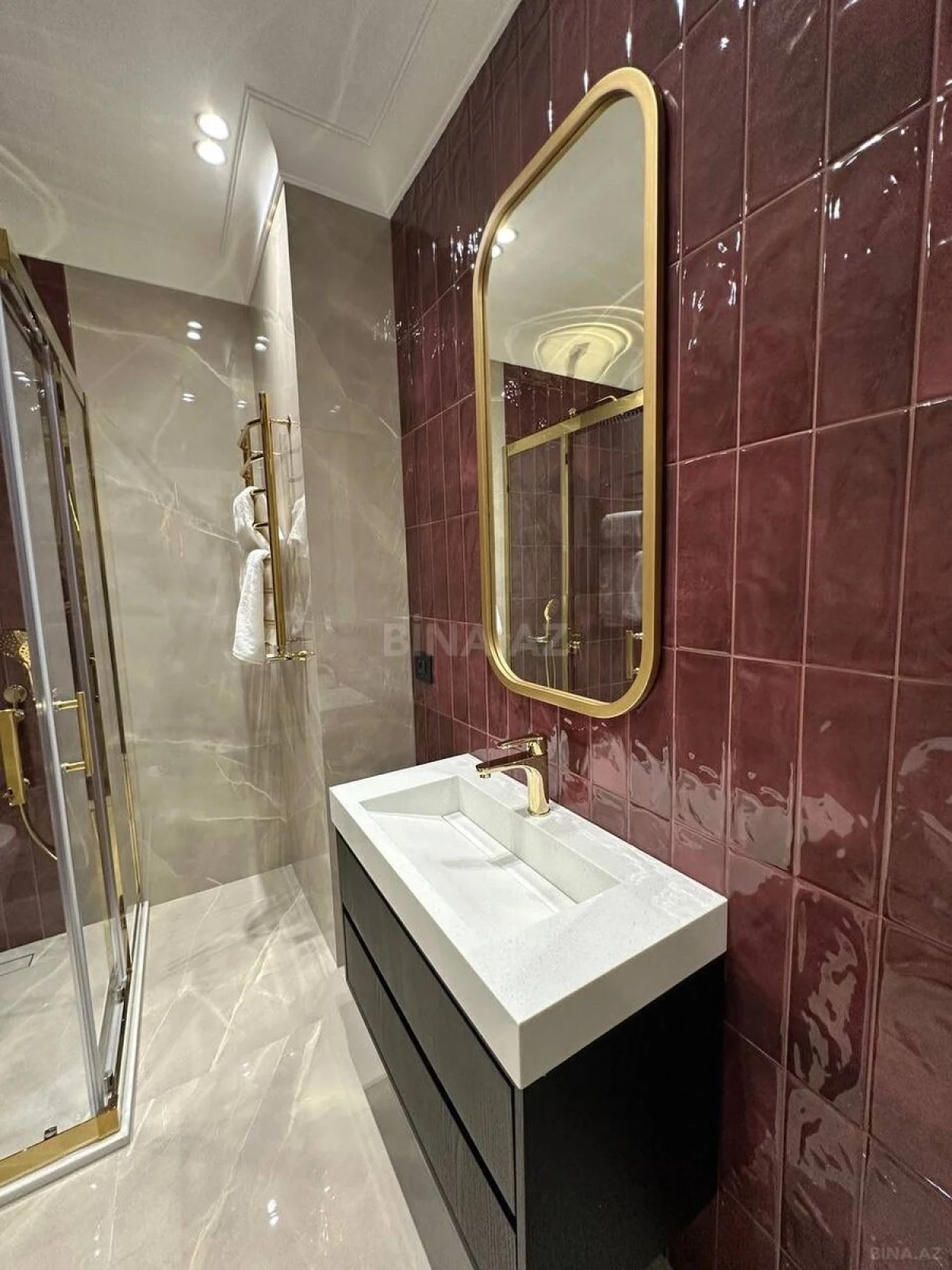 Satılır 3 otaqlı mənzil 124 m²