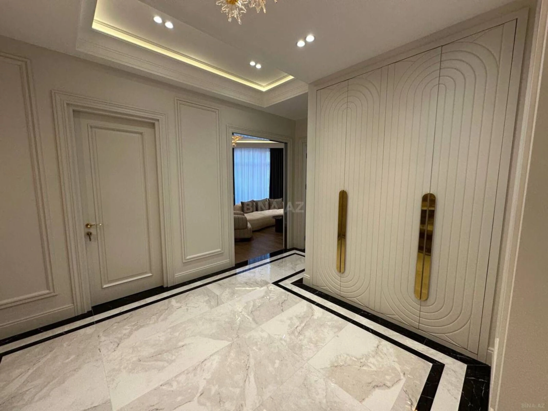 Satılır 3 otaqlı mənzil 124 m²