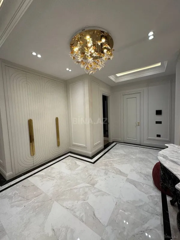 Satılır 3 otaqlı mənzil 124 m²