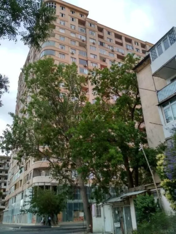 Satılır 4 otaqlı mənzil 156 m²