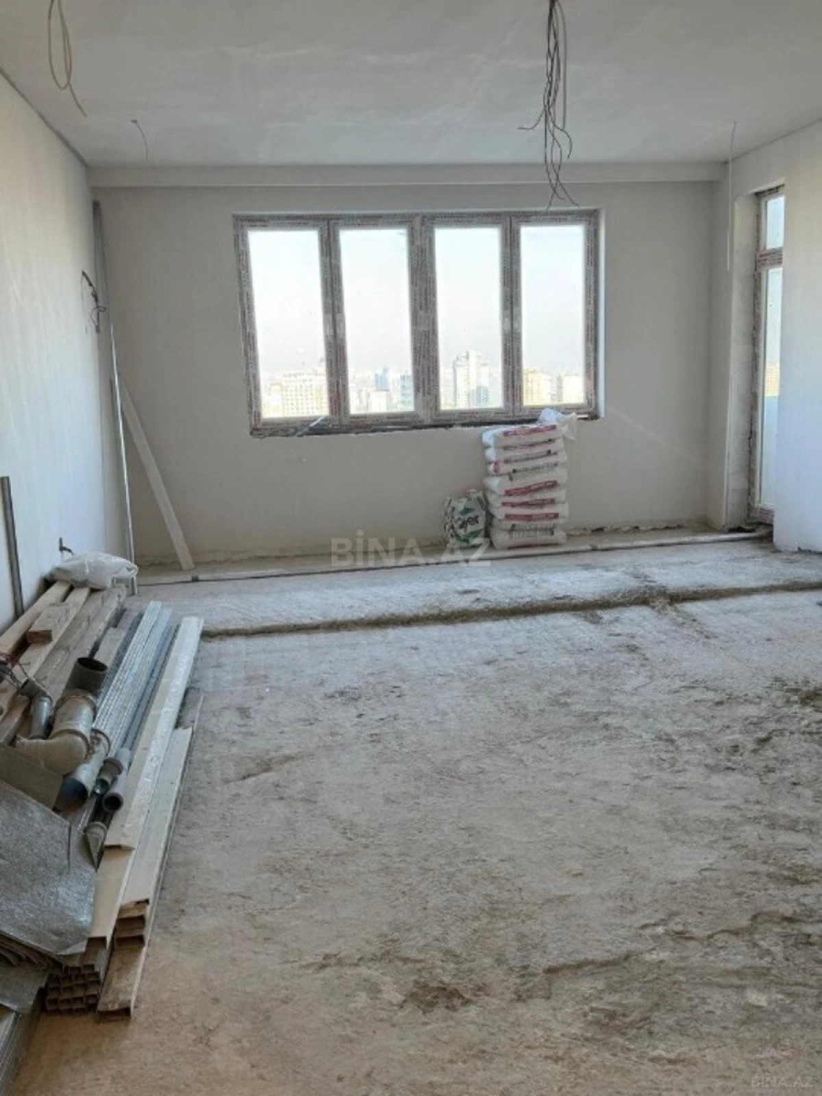 Satılır 4 otaqlı mənzil 156 m²