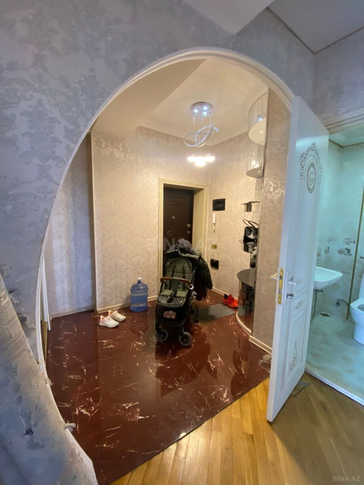 Satılır 3 otaqlı mənzil 128 m²