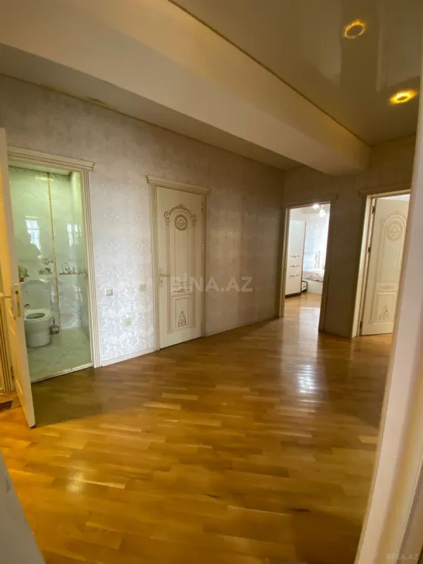 Satılır 3 otaqlı mənzil 128 m²
