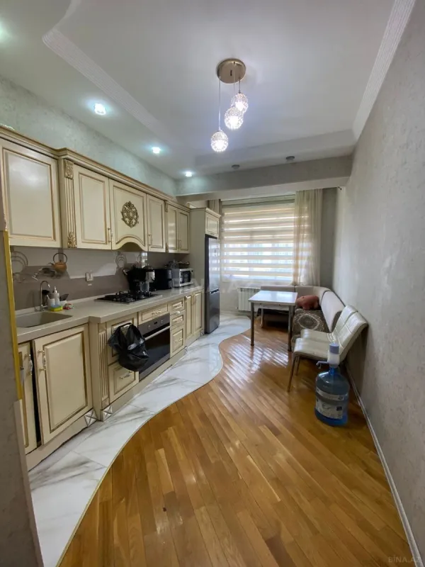Satılır 3 otaqlı mənzil 128 m²