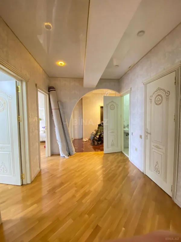 Satılır 3 otaqlı mənzil 128 m²