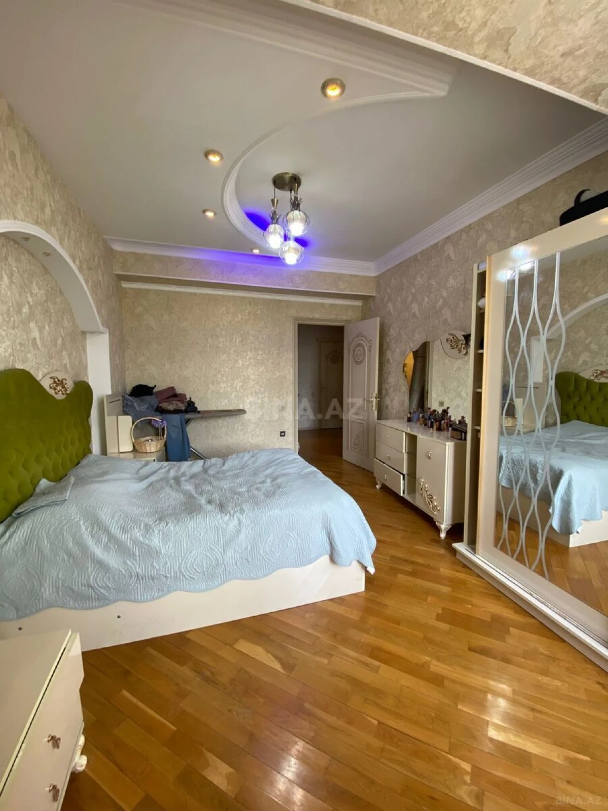 Satılır 3 otaqlı mənzil 128 m²