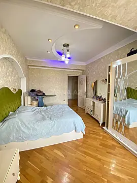 Satılır 3 otaqlı mənzil 128 m²