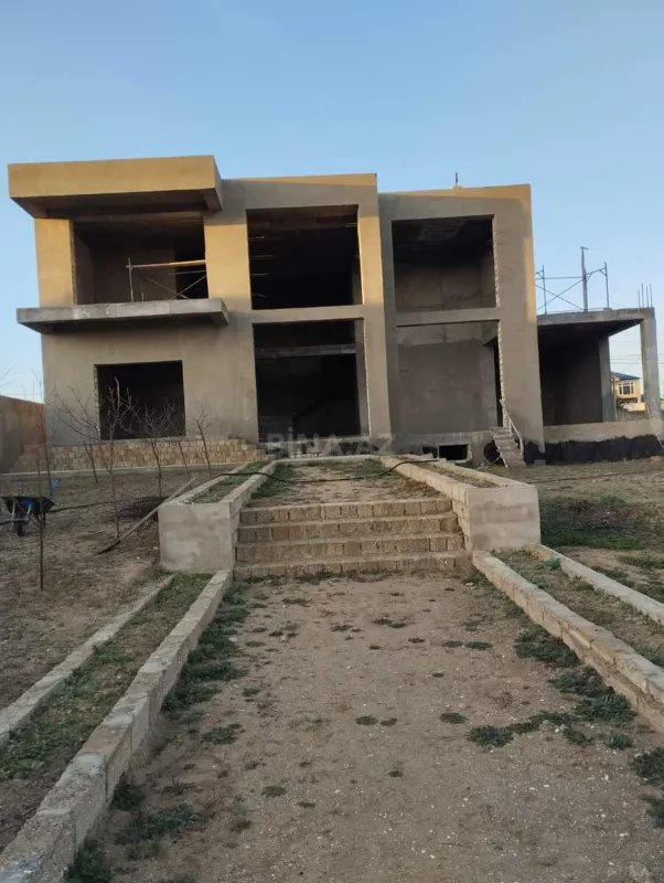 Satılır 5 otaqlı həyət evi 590 m²