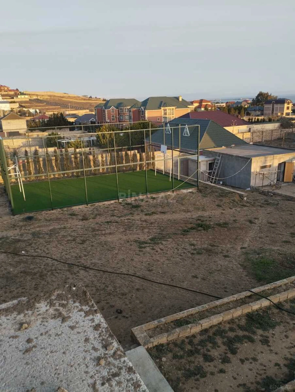 Satılır 5 otaqlı həyət evi 590 m²