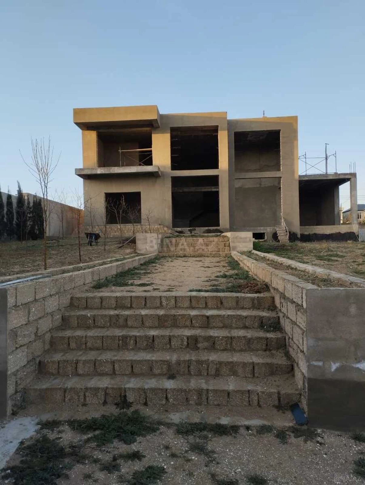 Satılır 5 otaqlı həyət evi 590 m²