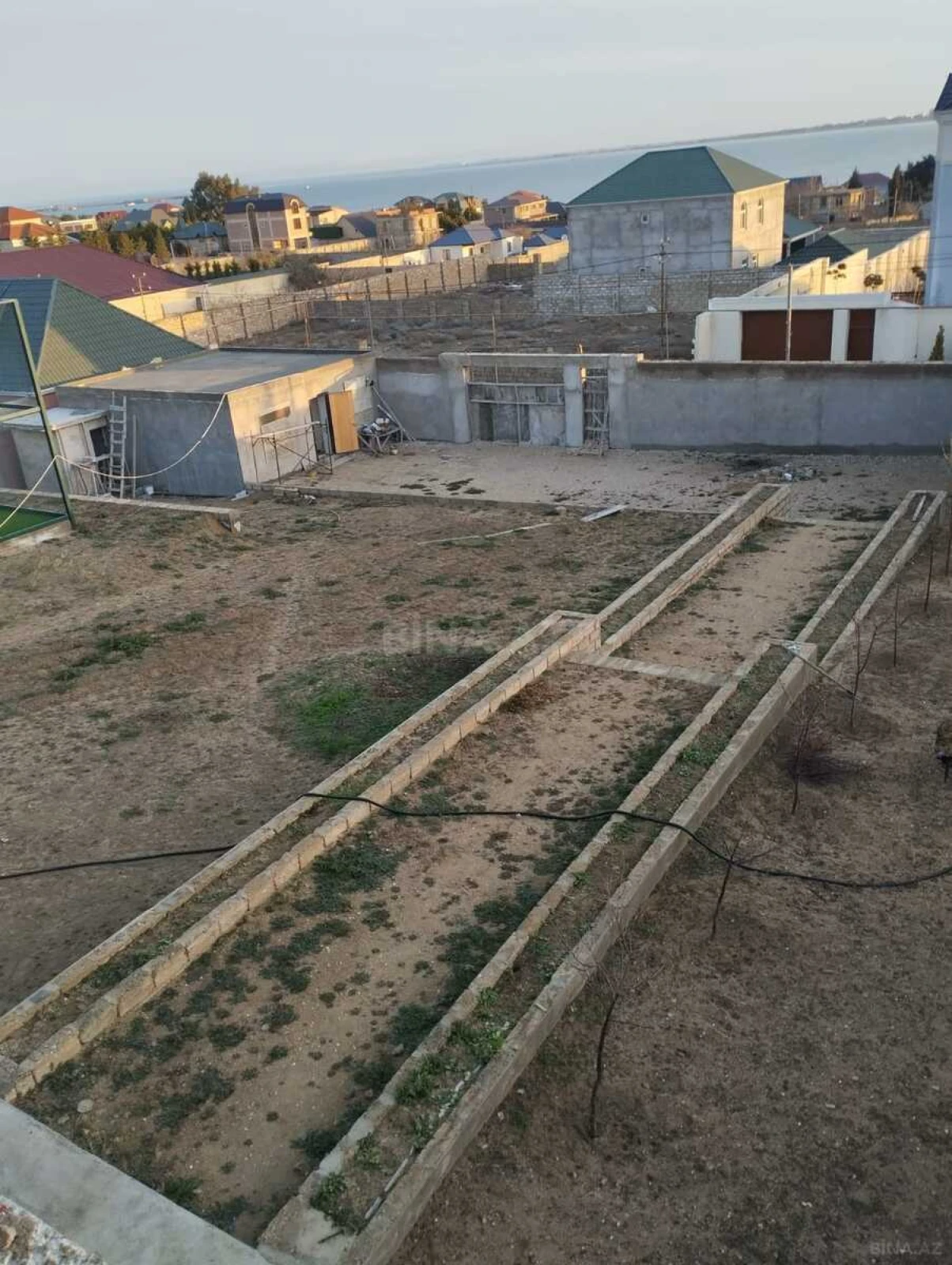 Satılır 5 otaqlı həyət evi 590 m²