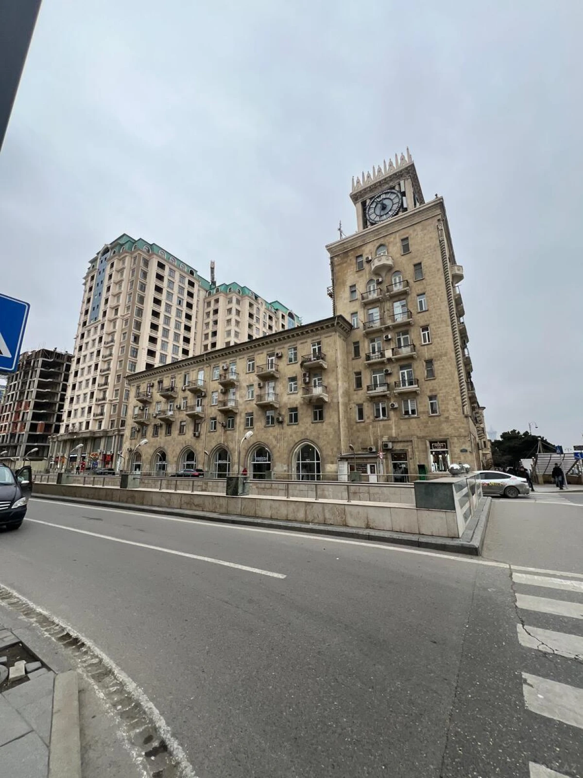 Satılır 3 otaqlı mənzil 113 m²