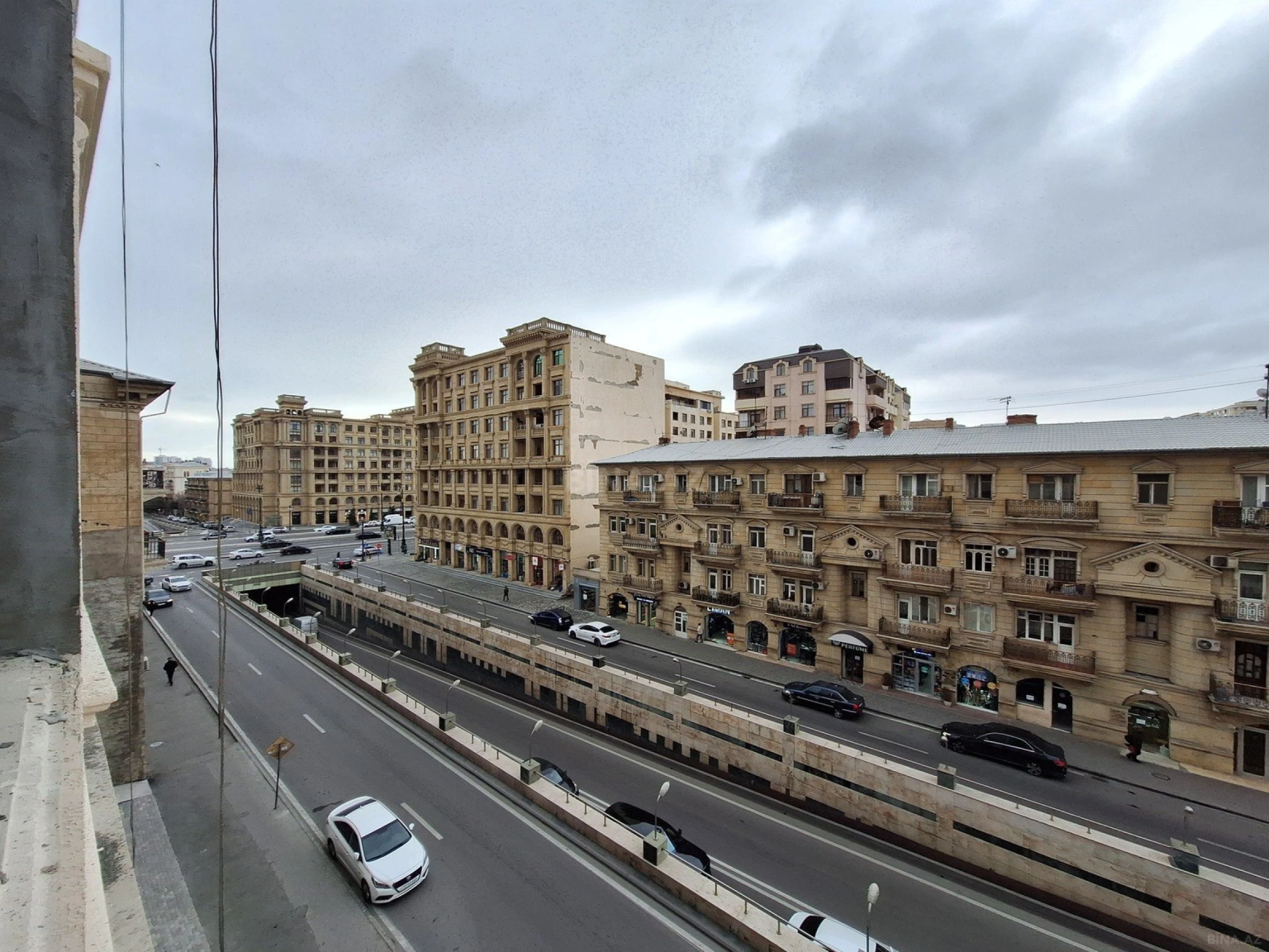 Satılır 3 otaqlı mənzil 113 m²